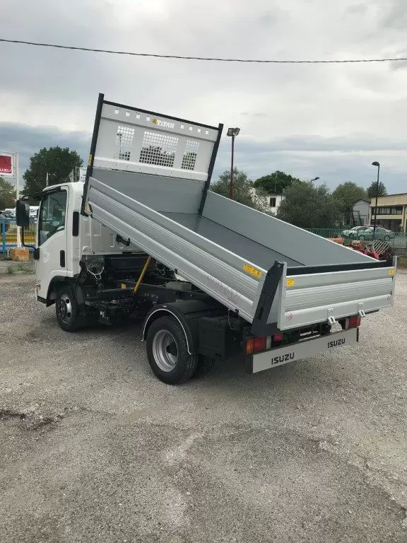 Isuzu M21 a Diesel in vendita su AVI Veicoli Industriali